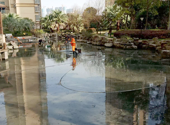 章丘景观池淤泥清理