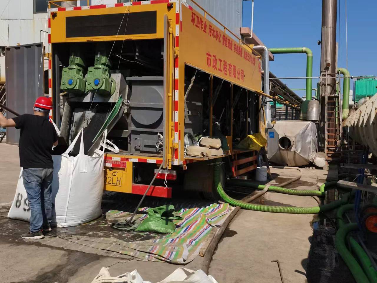 章丘淤泥压干处理